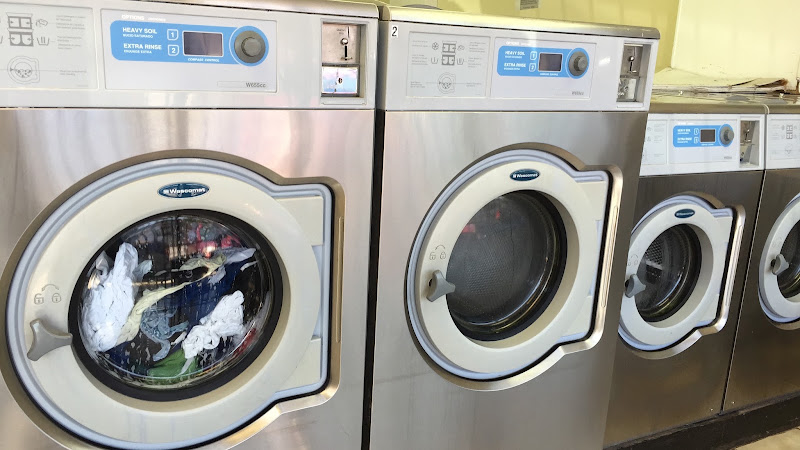 AAA Washateria & Laundry Service in Pasadena