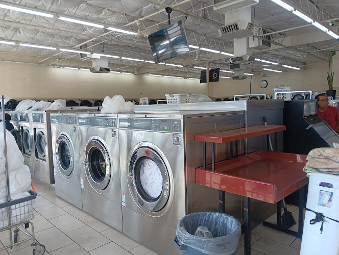 Maple Super Wash & Dry in Dallas