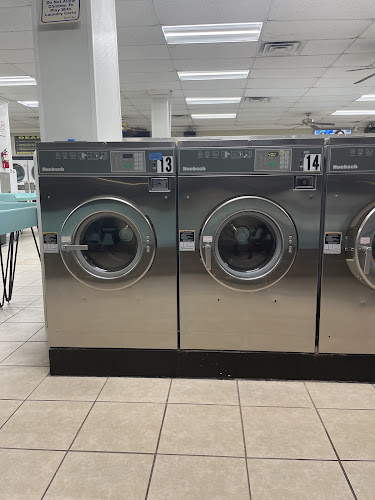 Midway Wash And Dry in Dallas