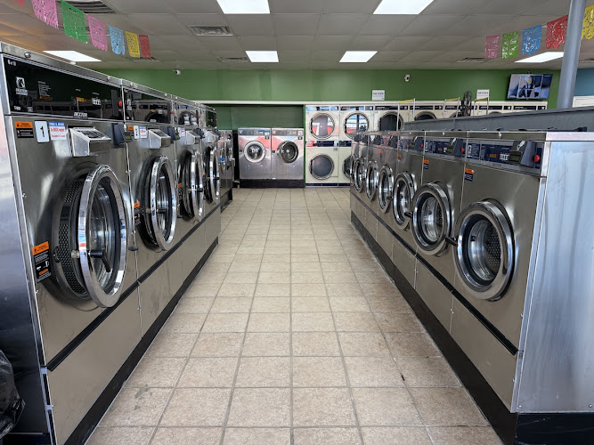 Rinse'n'Run Washateria in Houston