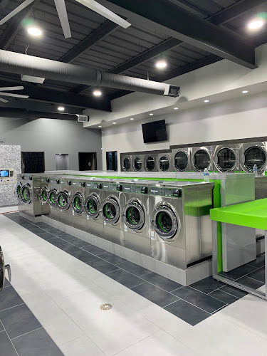 Space City Laundry/Lavanderia in Houston