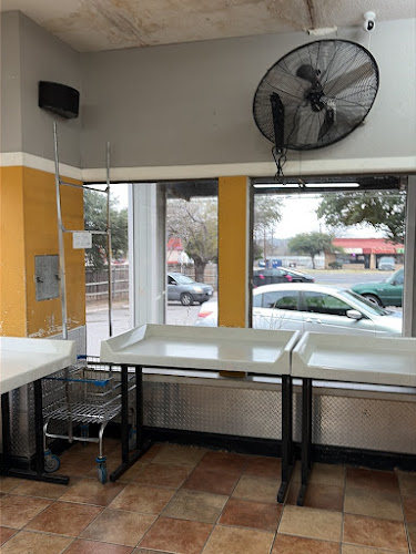 Spin City Laundromat in Austin