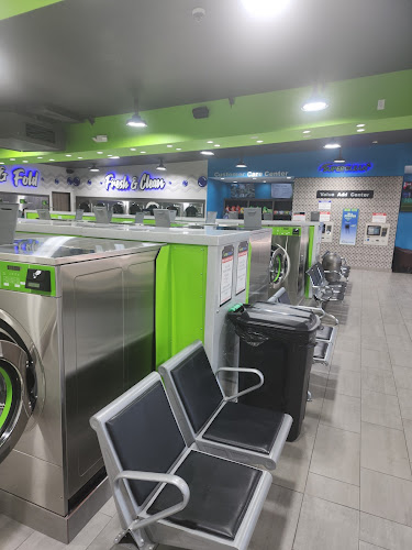 Super Clean Washateria in Houston