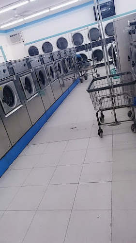 Super Cleaning Washateria in Pasadena