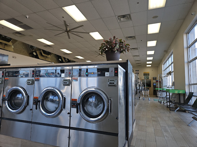Supreme Laundromat & Cleaners in El Paso