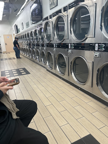 Supreme Laundromat & Cleaners in El Paso