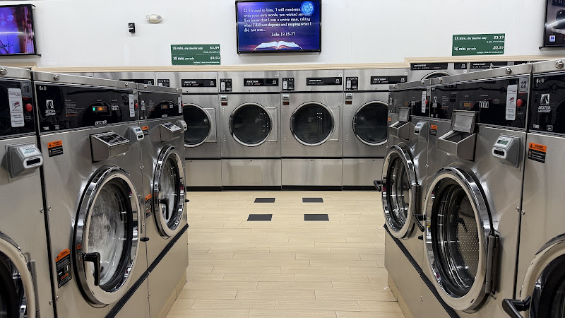 Supreme Laundromat & Cleaners in El Paso