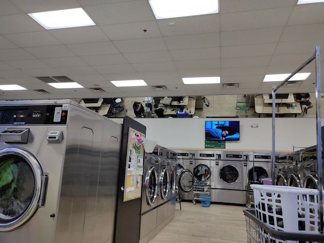Supreme Laundromat & Cleaners in El Paso