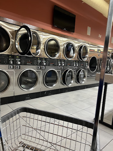 Tiny Bubbles Coin Laundry in Fort Worth