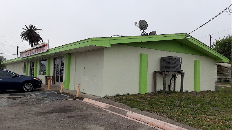 Town & Country Laundry in Aransas Pass