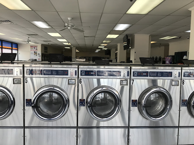 Uptown Washateria in Houston
