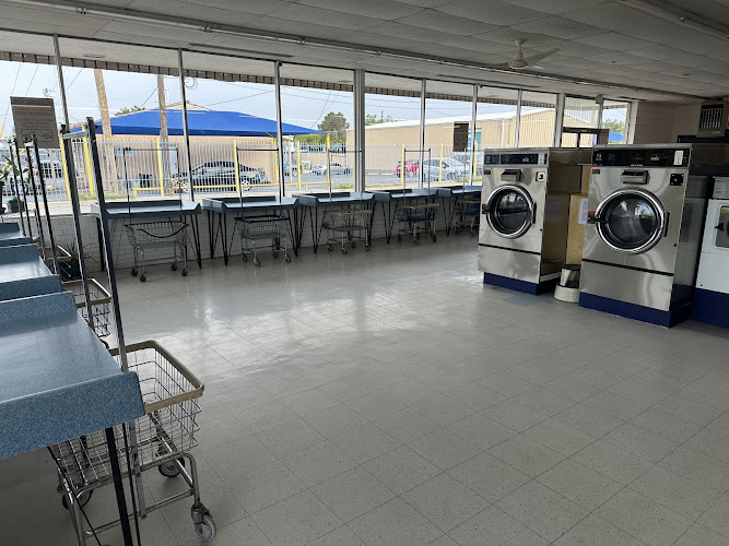 Wash & Dry Laundromat in El Paso