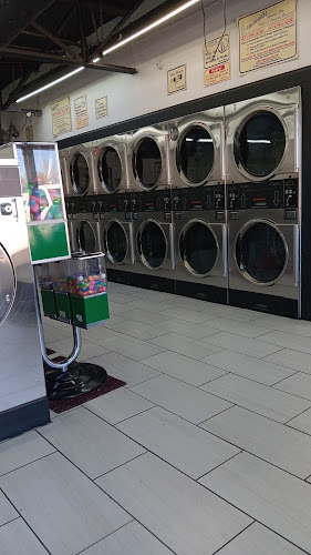 Wash N Go Coin Laundry in Irving