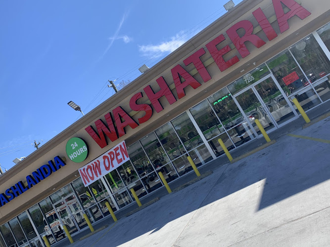 Washlandia Washateria in Houston